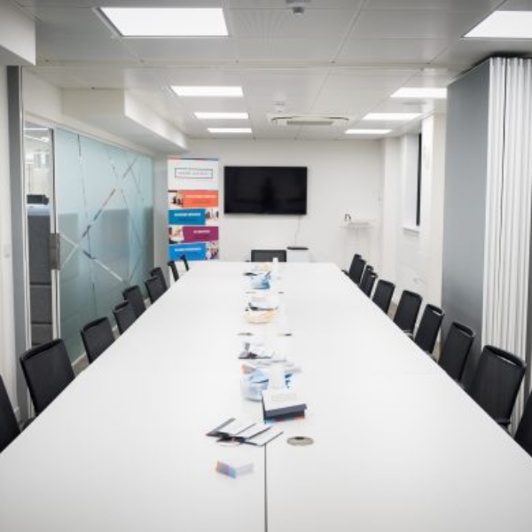 Sir-Lloyd-Dorfman-Round-Table-Breakfast-5-710x390
